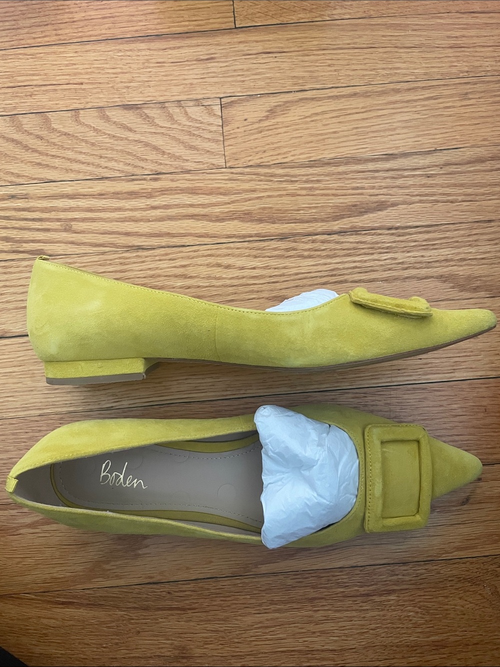 EUC!! Boden Pointed Toe Buckle Flats in Chartreuse Suede